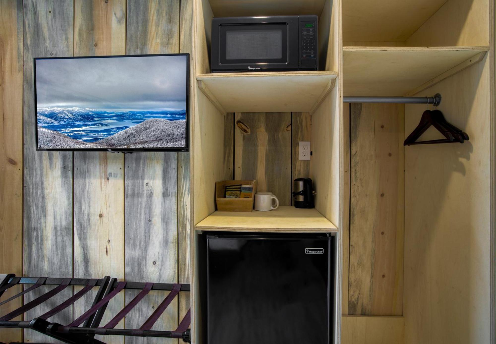 Outdoors Inn Sandpoint Room photo